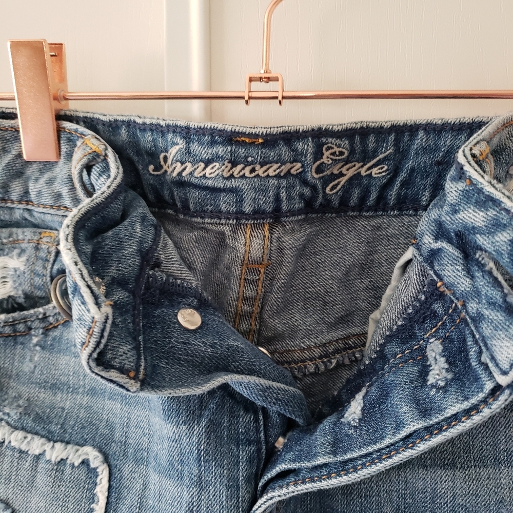 American Eagle, Distressed, Blue, Denim Jean Shorts. Size 4. - Picture 6 of 10